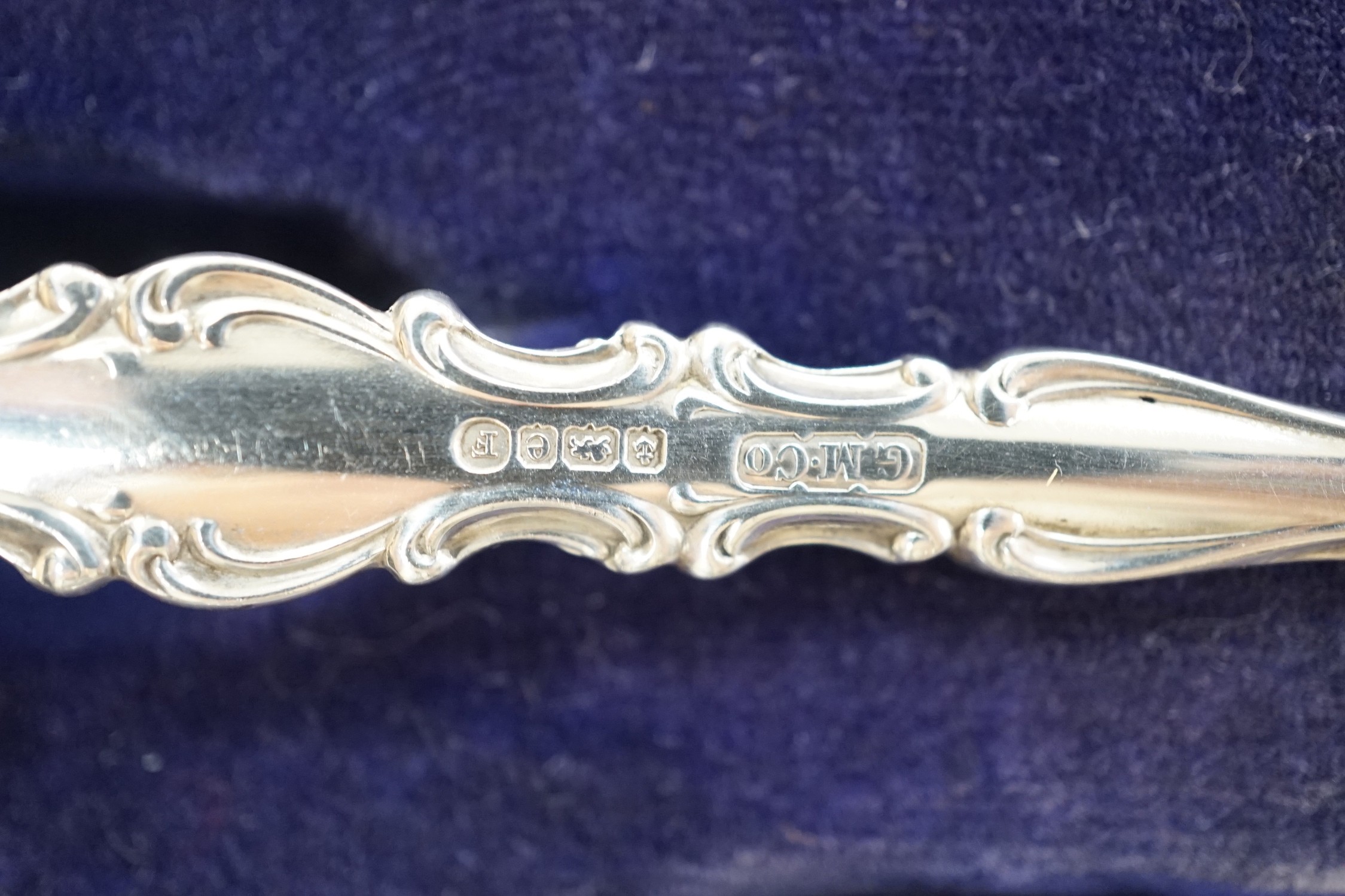 A cased pair of American sterling silver fruit servers, spoon 21.7cm, 4.4oz.